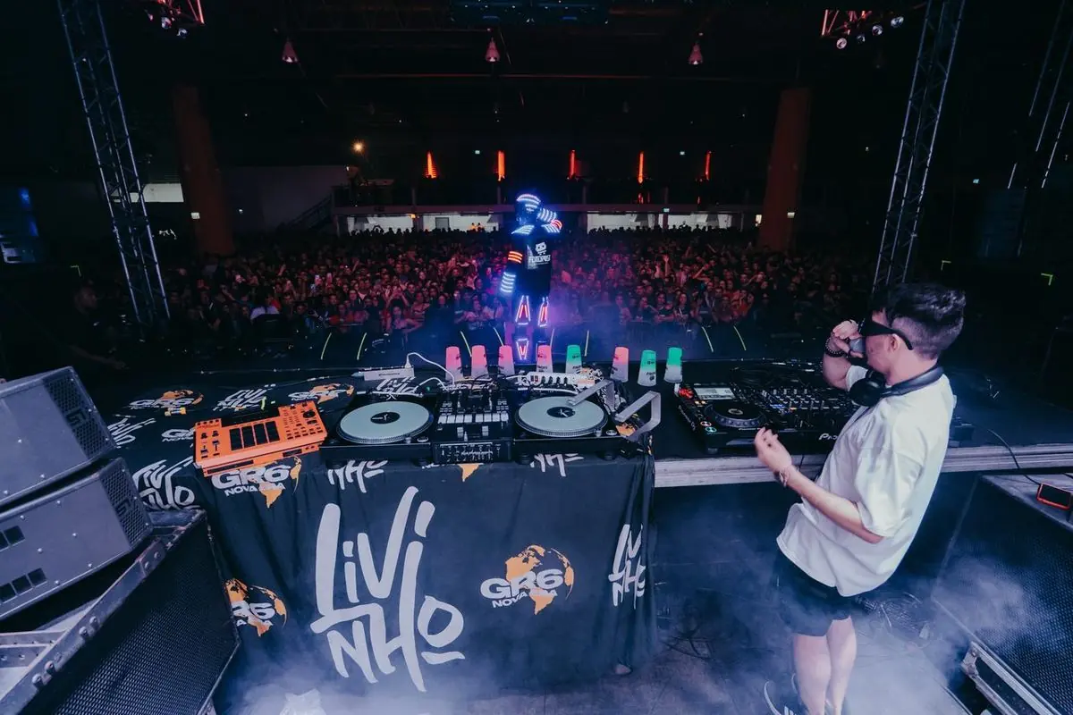 Palco da Calourada com a pista cheia