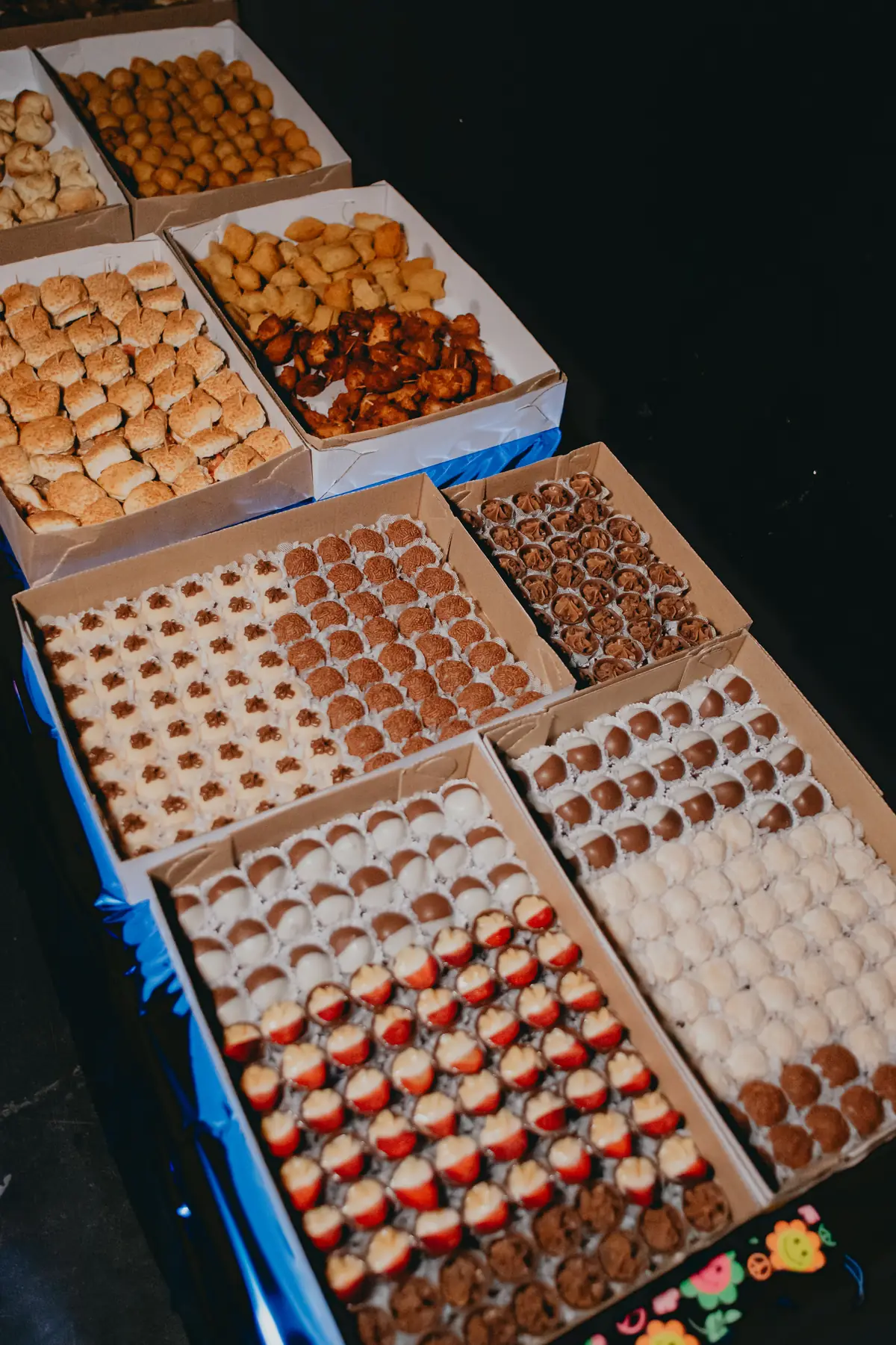 Mesa de doces e salgados